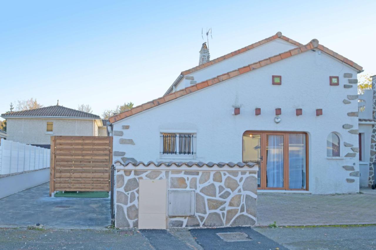 Appart T2 Avec Terrasse, Parking Et Wifi Angoulême Exterior foto